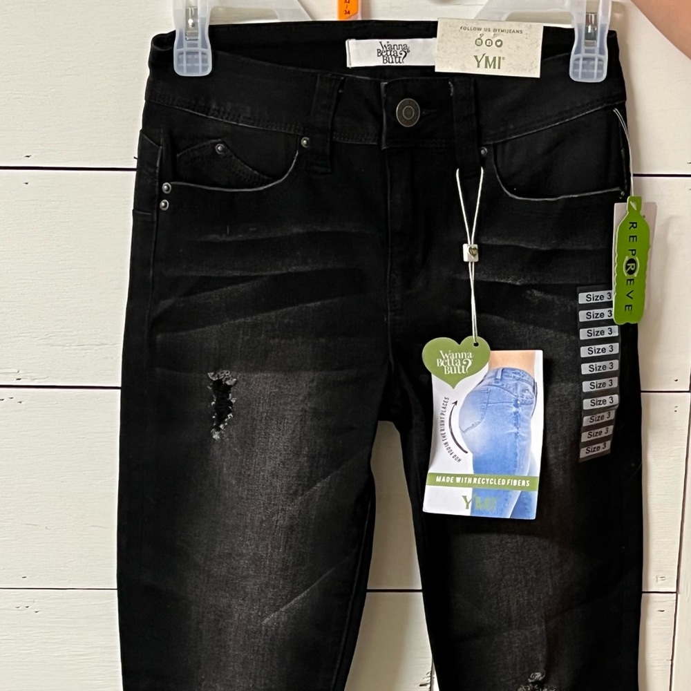 ☀️YMI jeans brand new with tags! Black in color with light distressing size 3/26